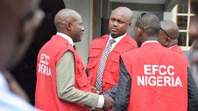EFCC arrests 17 suspected internet fraudsters in Uyo